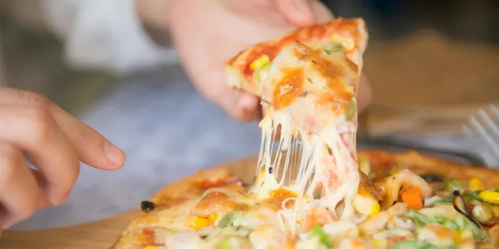 Best Cheese for Pizza: A Style-by-Style Breakdown