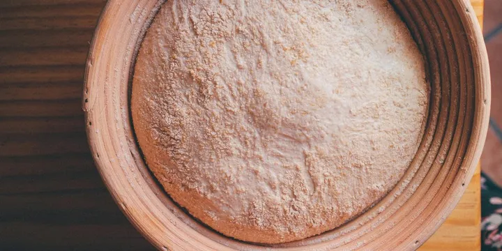 Why Cold-Fermented Pizza Tastes Sharper: The Acetic Acid Secret