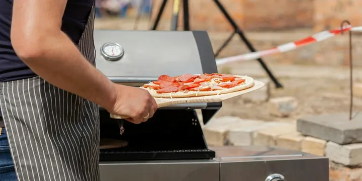 Grilled Pizza at Home: Charcoal, Gas, and Kamado