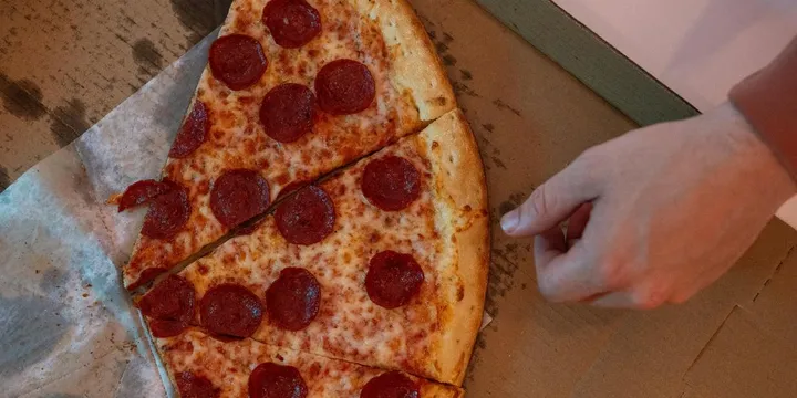 How to Taste NYC Pizza: A Pizza-Tour Notebook Guide