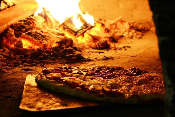 Pizza Oven Thermodynamics: Why Temperature Alone Isn't Enough
