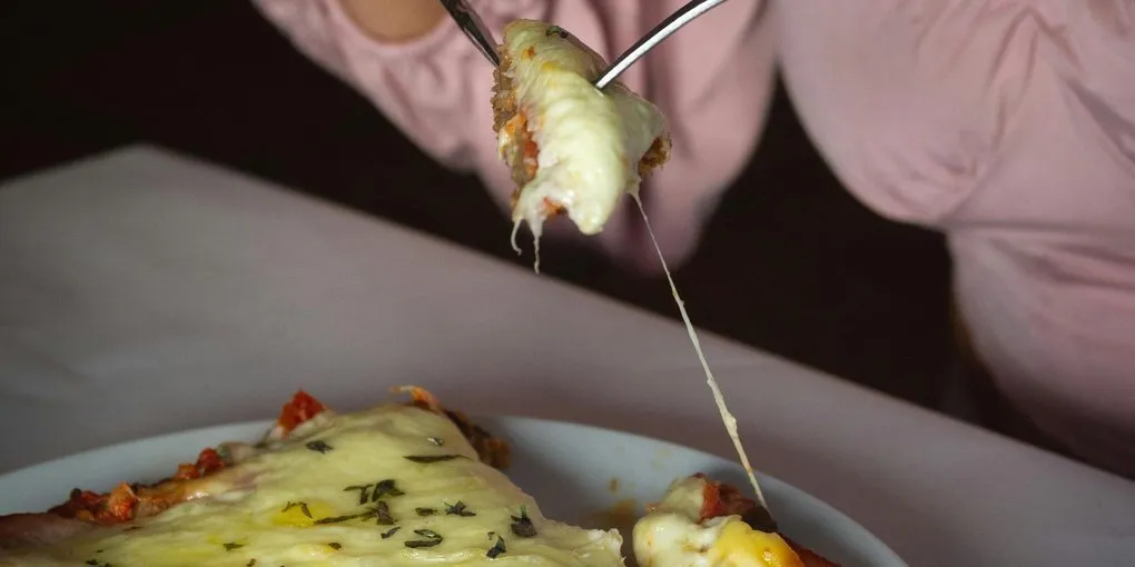 Fugazzeta Recipe: Argentine Stuffed Onion Pizza (Buenos Aires)