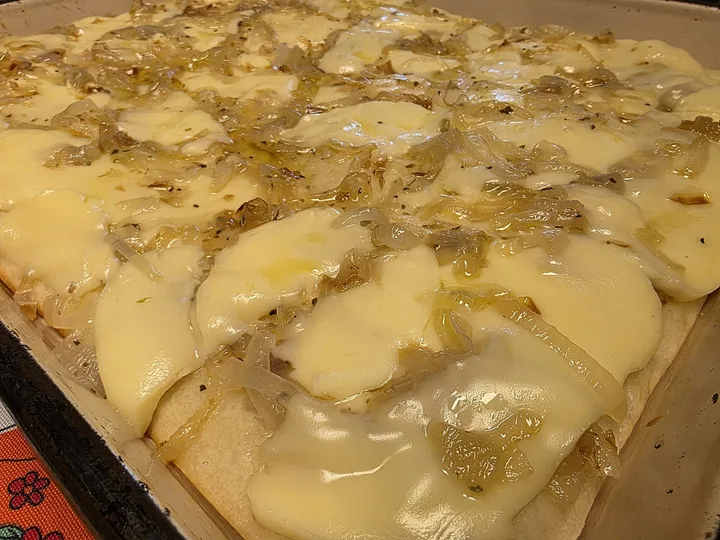 Fugazzeta Recipe: Argentine Stuffed Onion Pizza (Buenos Aires)