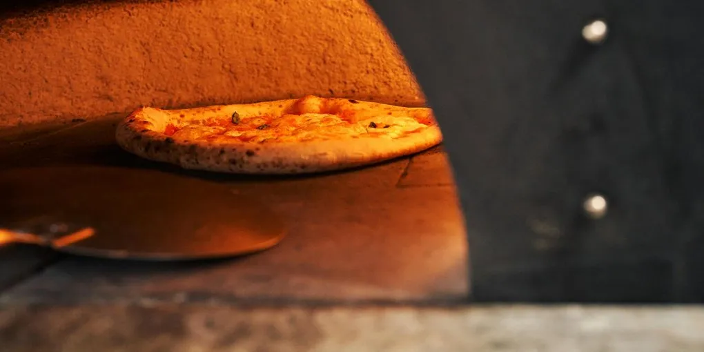 Two-Stage Pizza Bake: The Home Oven Method That Fixes Everything