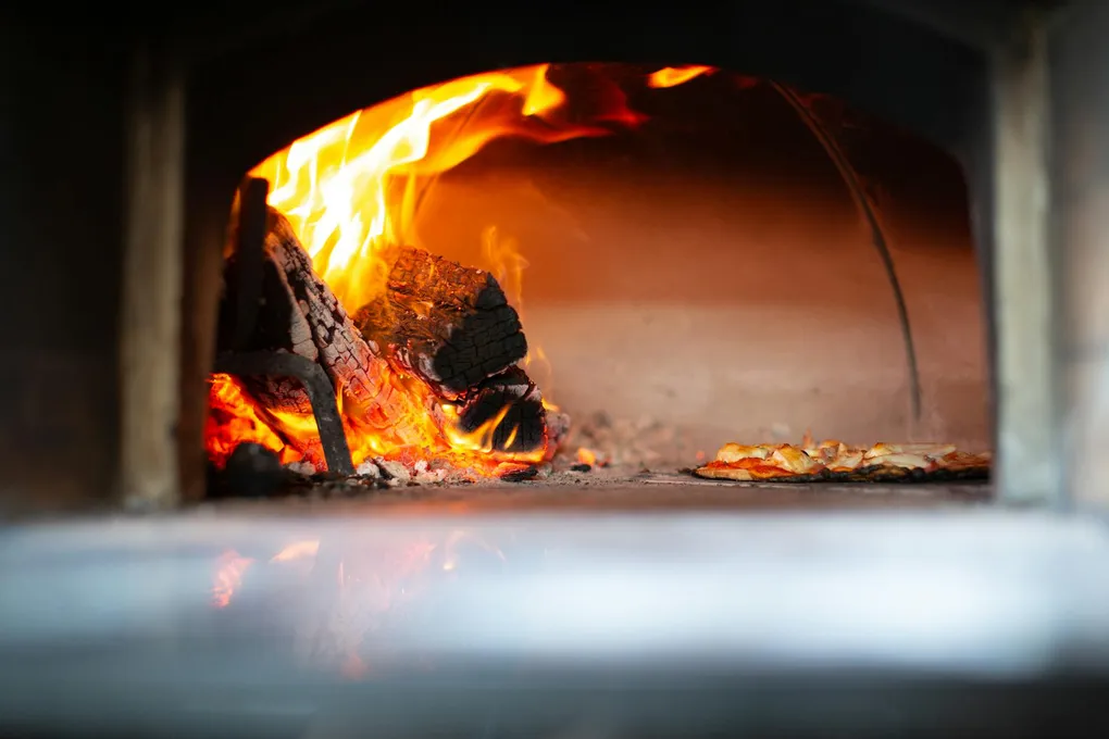 Wood-Fired vs. Gas Pizza Ovens: Flavor, Convenience, and Results